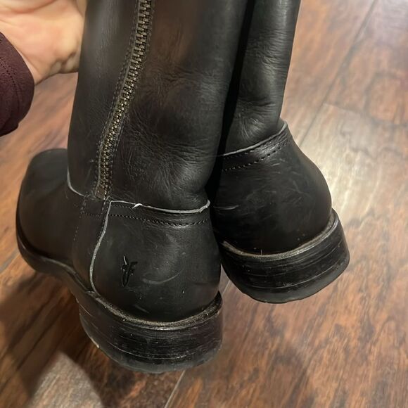 Frye Heath Boot
Black womens size 6.5 side zipper in GUC perfect for winter - Picture 5 of 10
